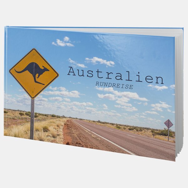 Das RUCK ZUCK Fotobuch® zeigt das Cover einer Australien Rundreise mit Känguru-Verkehrsschild in Outback-Landschaft.